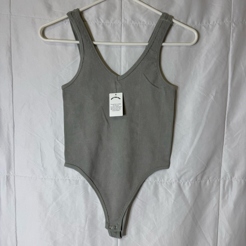 Gypsy + Jade green Ribbed Bodysuit XS/S V-Neck Sleeveless Stretch Snap Closure